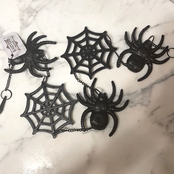 Spooky Spiders/webs Metal Garland/wall hanging 48” - Picture 1 of 3
